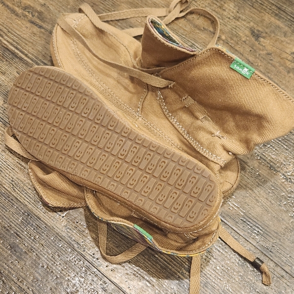 NWOT Sanuk 'Soulshine Sally' Boot Sz 5 - Picture 4 of 4